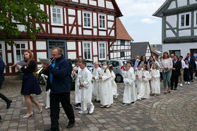 Feier der 1. Heiligen Kommunion in Sankt Crescentius (Foto: Karl-Franz Thiede)